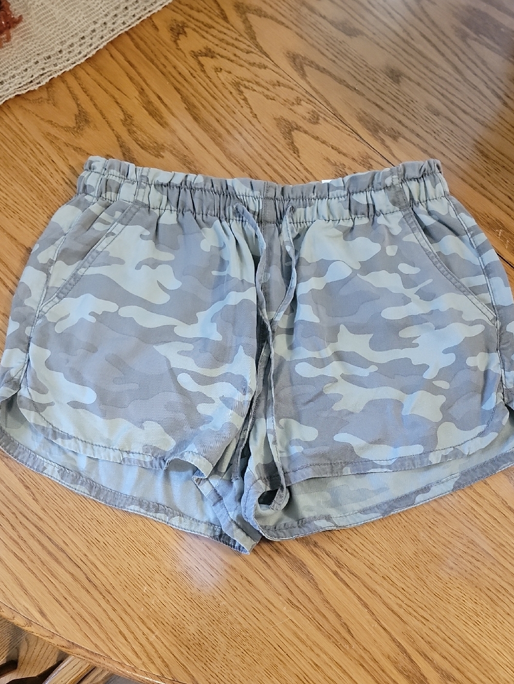 American Eagle Outfitters Sage and Light Gray Camo Athletic Shorts